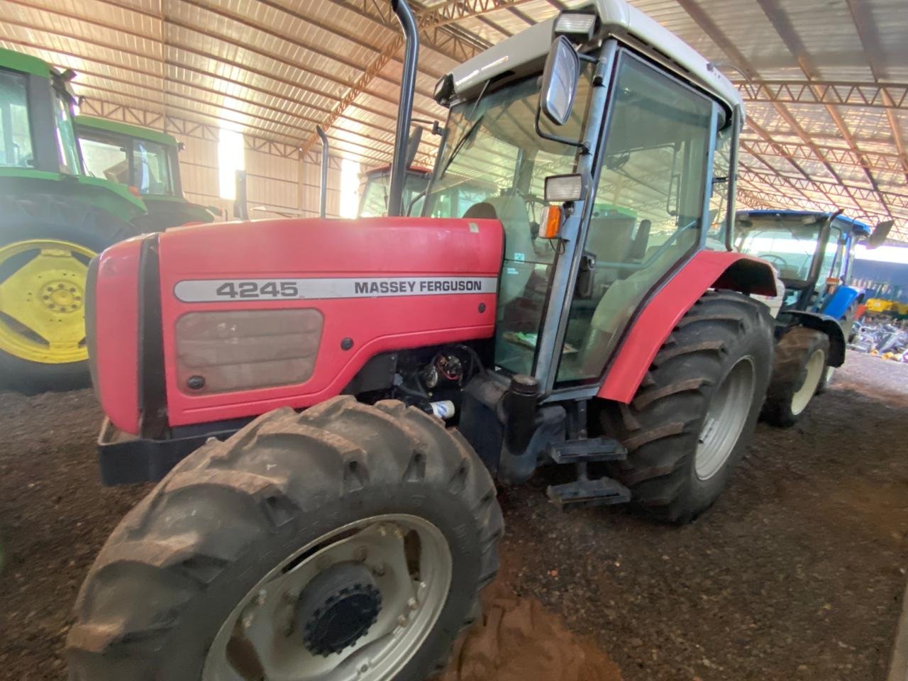 ---VENDIDO---TRACTOR MASSEY FERGUSSON 4245 CON FUMIGADORA - Imagen 2