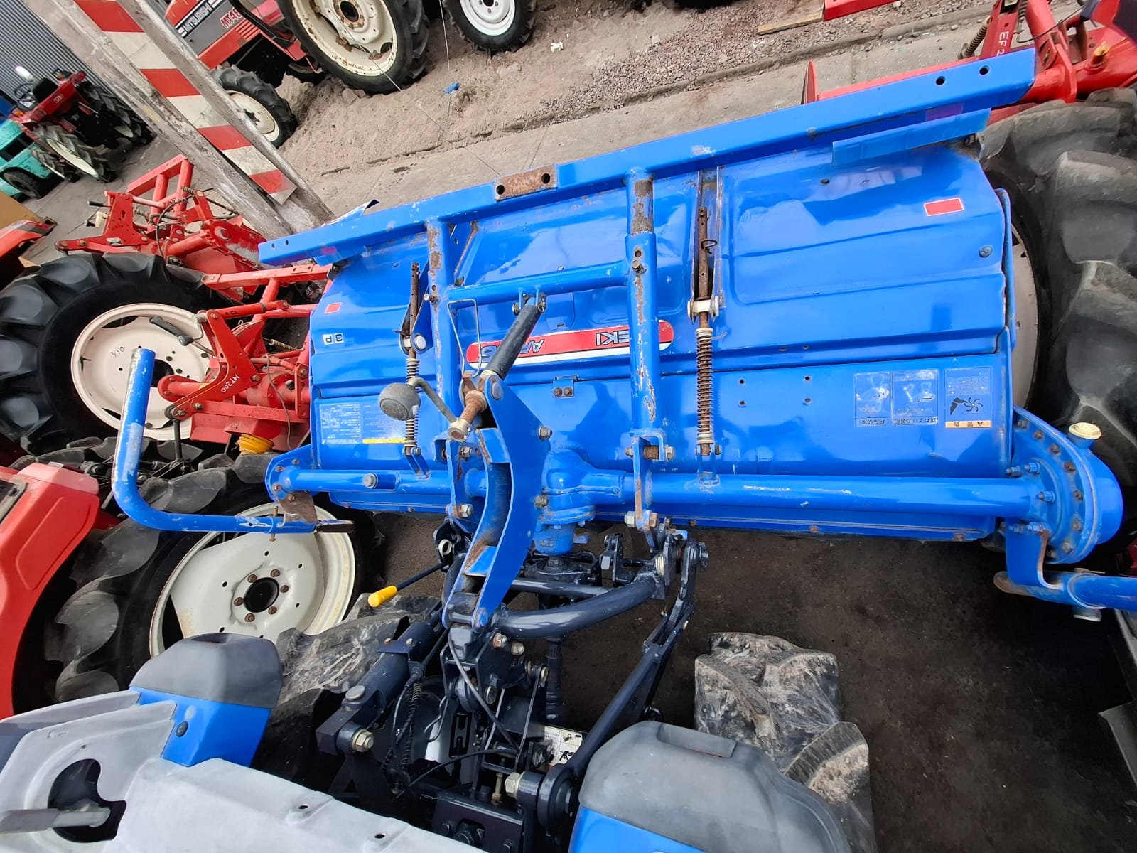 TRACTOR ISEKI TH235 - Imagen 4