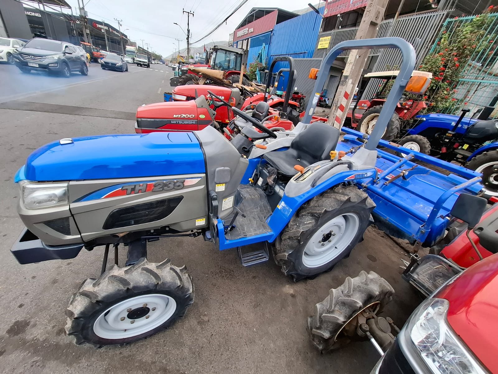 TRACTOR ISEKI TH235