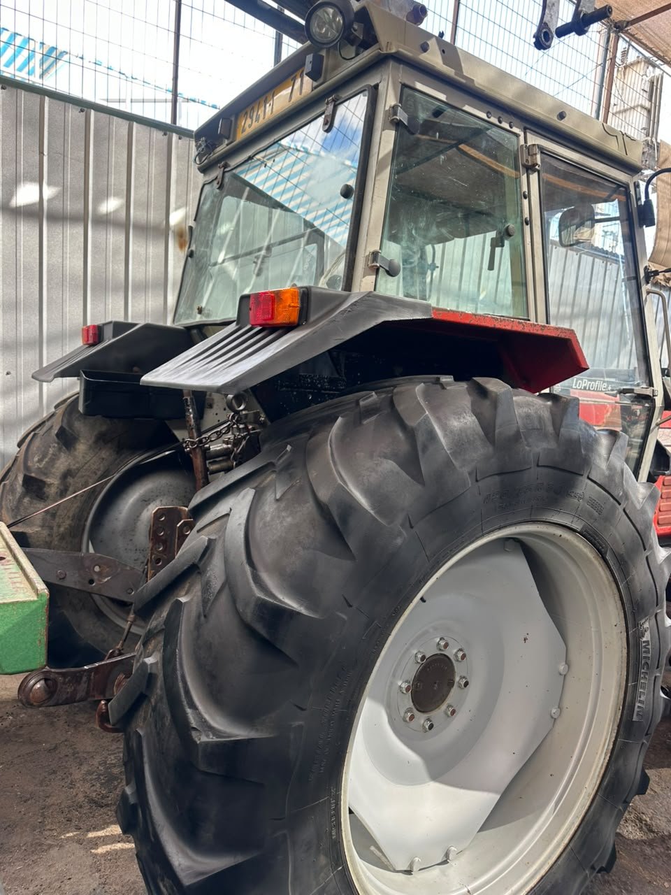 TRACTOR AGRICOLA MASSEY FERGUSON 390T - Imagen 3