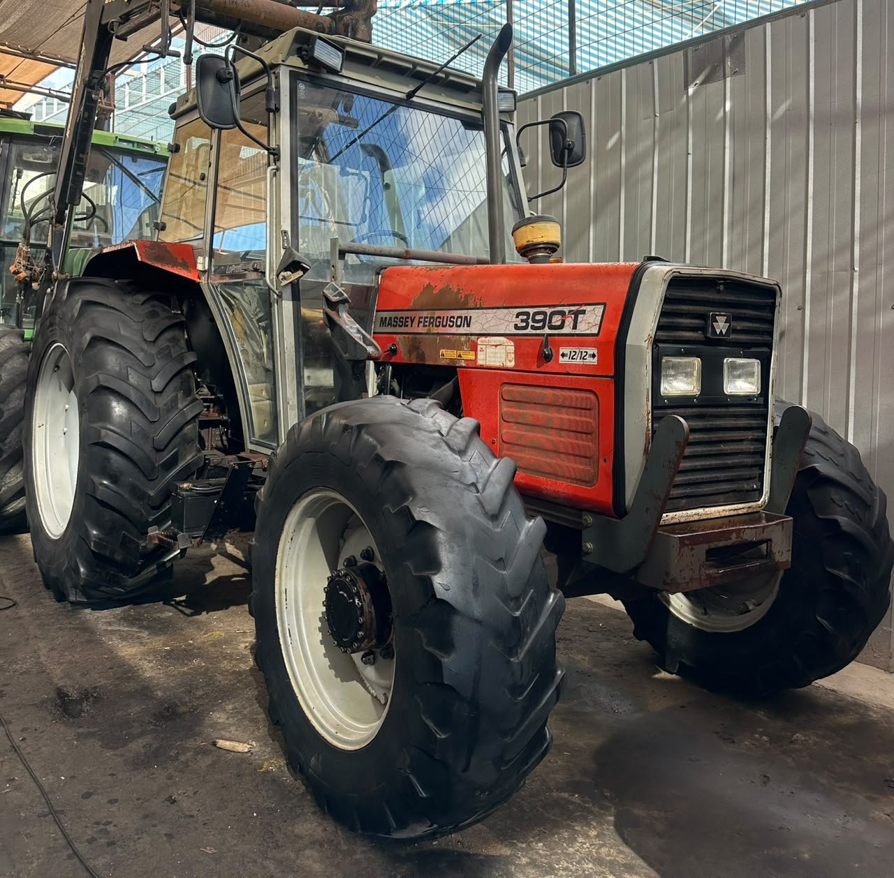 TRACTOR AGRICOLA MASSEY FERGUSON 390T - Imagen 4